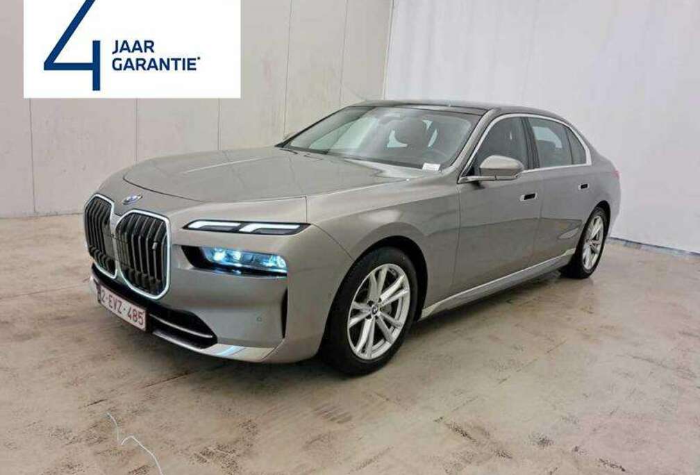 BMW eDRIVE 50 - iconic glow - acc- leder