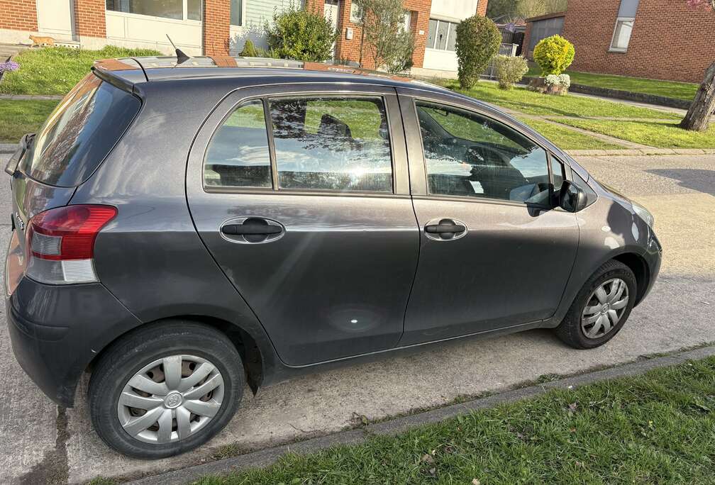 Toyota 1.0i VVT-i Terra