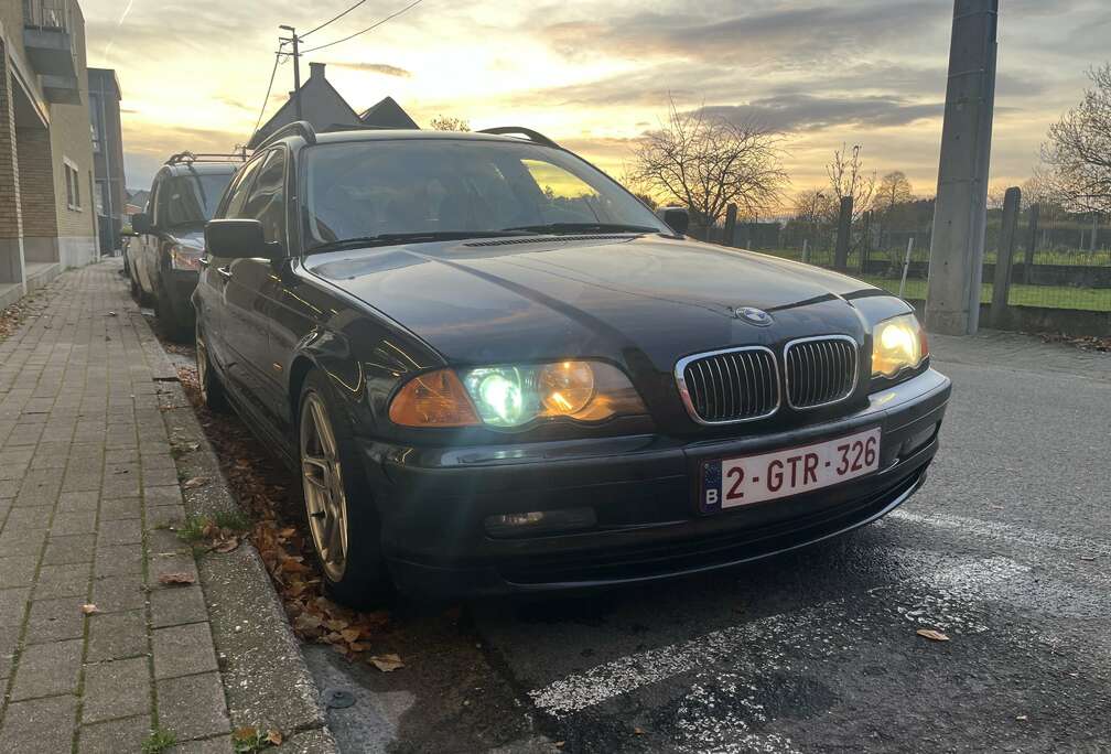 BMW 320i