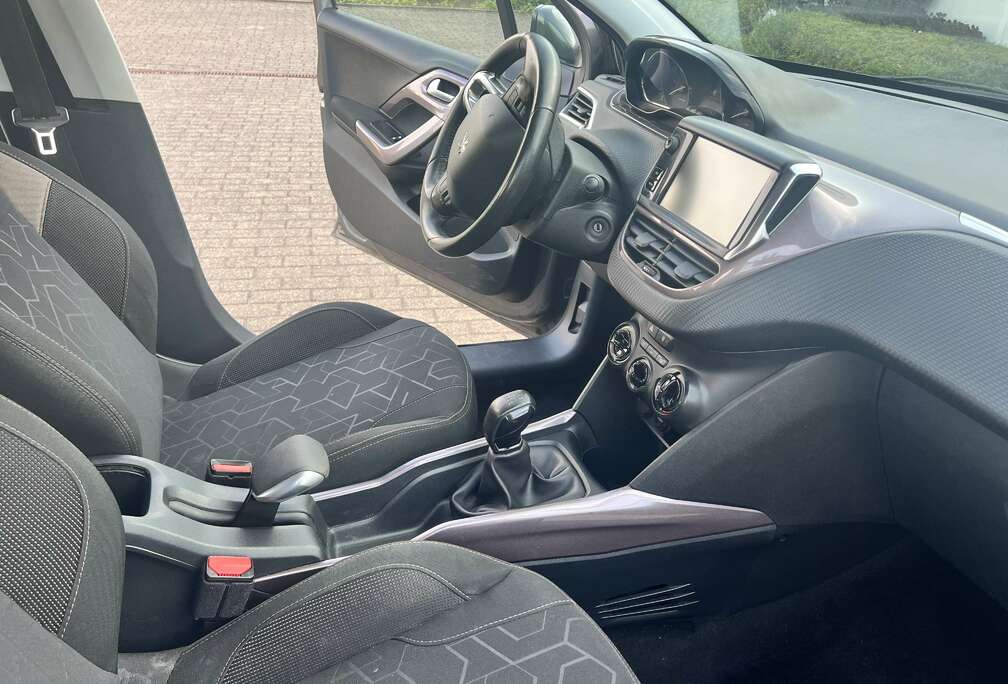 Peugeot 1.2 PureTech 82ch BVM5 Allure