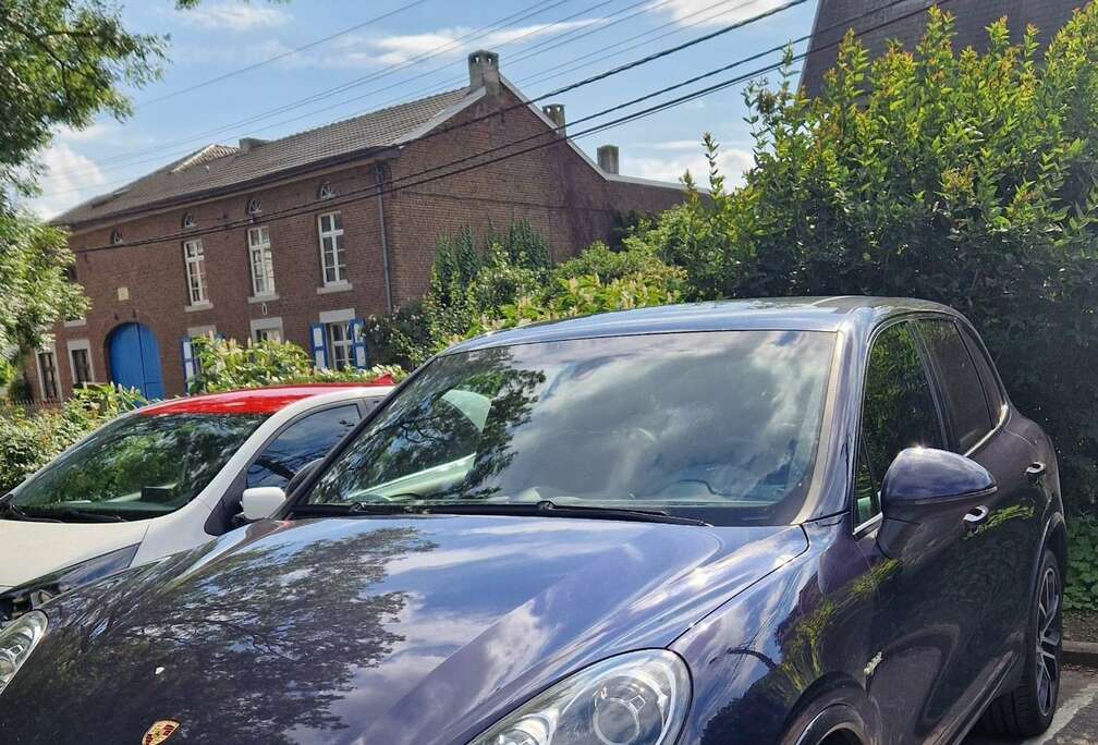 Porsche S Hybrid Tiptronic