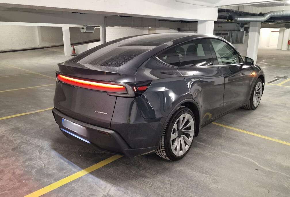 Tesla Model Y 83.1 kWh Long Range AWD