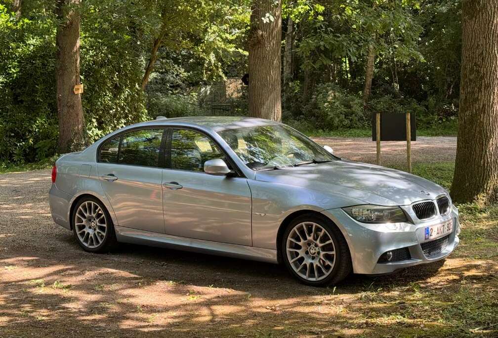 BMW 318i E90