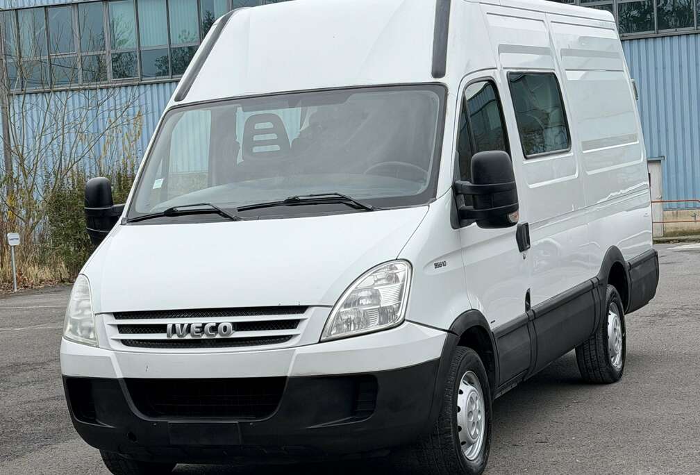 Iveco 2.3 Turbo HPI / double Cabine 7 Places