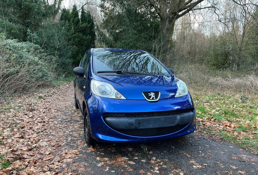 Peugeot 107 1.0i 12v
