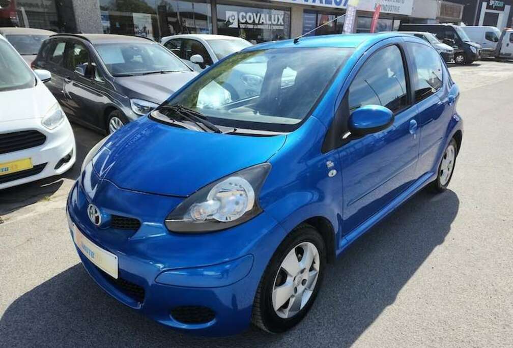 Toyota Aygo 1.0i VVT-i Car Dance
