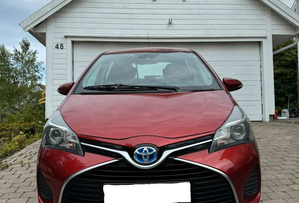 Toyota 1.5 Hybrid Active e-CVT