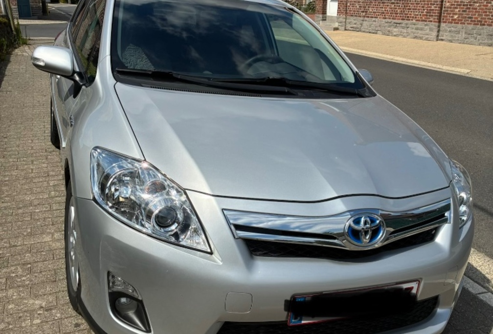 Toyota Auris 18 Hybrid - 92500 km