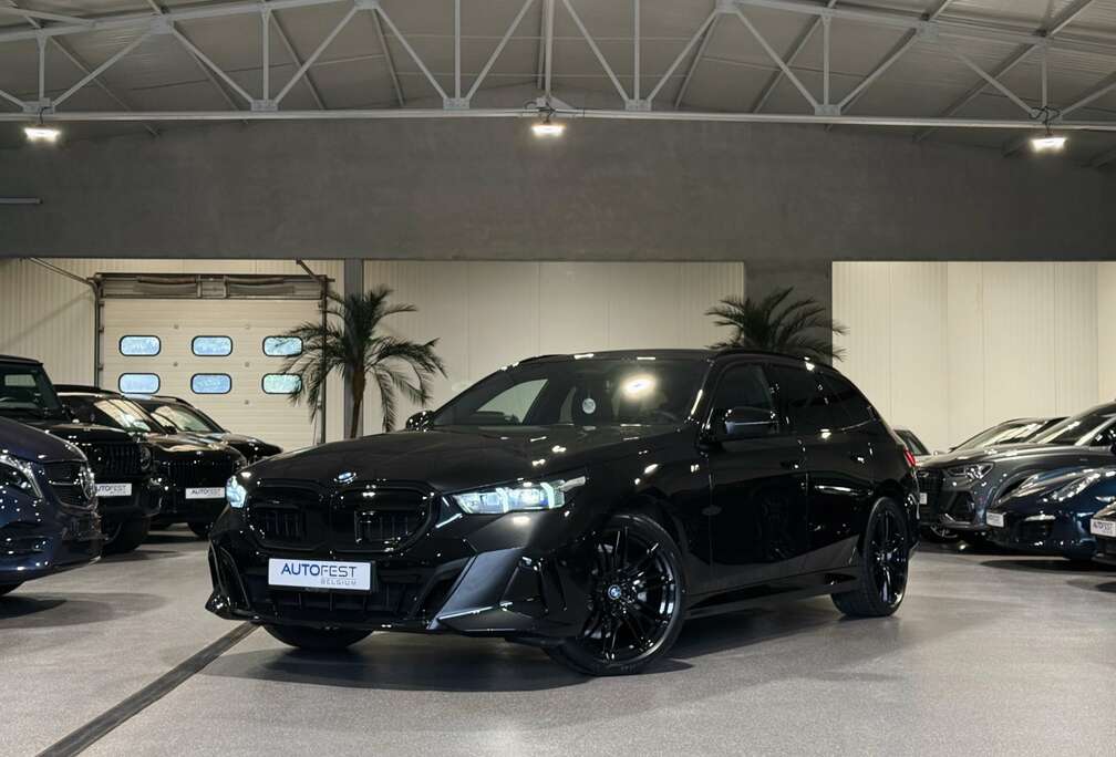 BMW iA Touring M-Sport Full Black - Fabrieksgarantie