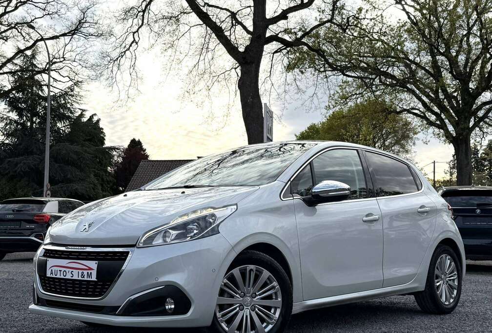 Peugeot 1.2i Benzine 2017 Pano Airco Carplay Garantie