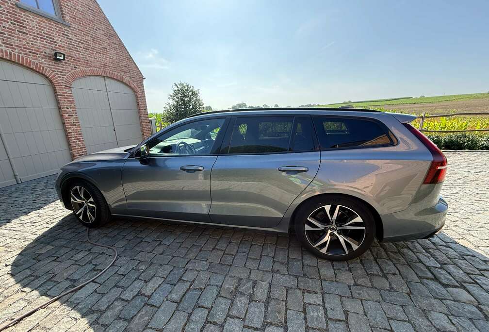 Volvo V60 2.0 D5 Momentum R-Design Geartronic
