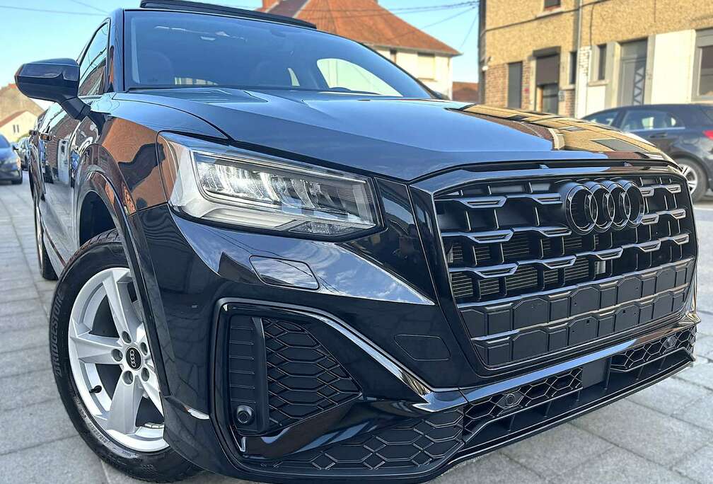 Audi Q2 35 TFSI S line Black Edition/GPS-CUIR-COCKPIT-CAMERA-TOIT PANO-KEYLESS/GARANTIE