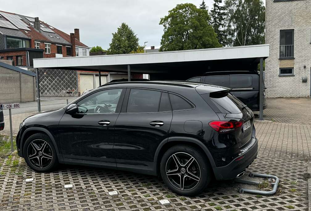 Mercedes-Benz GLA 180 AMG Line