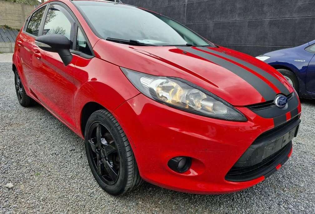 Ford Fiesta 1.25i accidenté