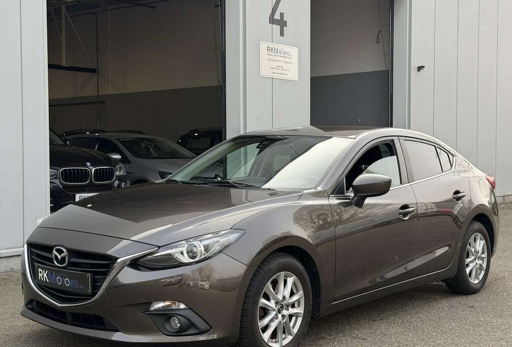 Mazda 3 1.5i Skydrive