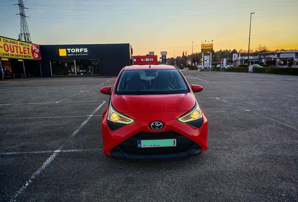 Toyota x-shift x-play