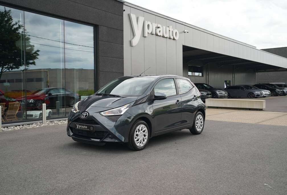 Toyota Aygo 1.0i VVT-i Achteruitrijcamera Audio Cruise control Airco Multifunctiestuur Zeer propere stadswagen