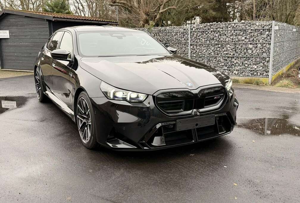 BMW M5 CARBON / HARMAN CARDON / 37gr CO2