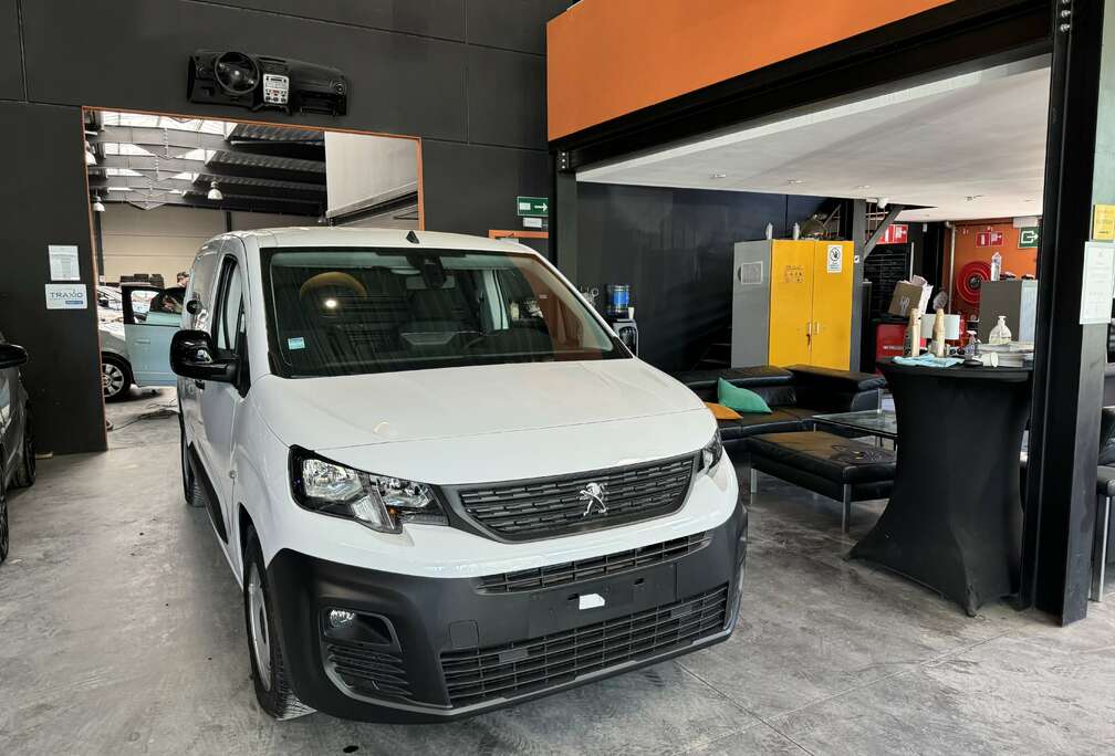 Peugeot 1.5  AUTOMATIQUE - 1.742 KM ! UTILITAIRE - LIM/REG