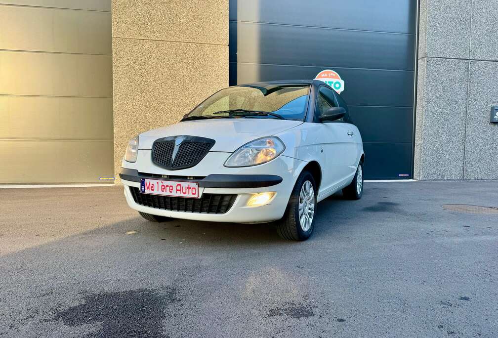 Lancia Ypsilon 1.2i 16v MomoDesign