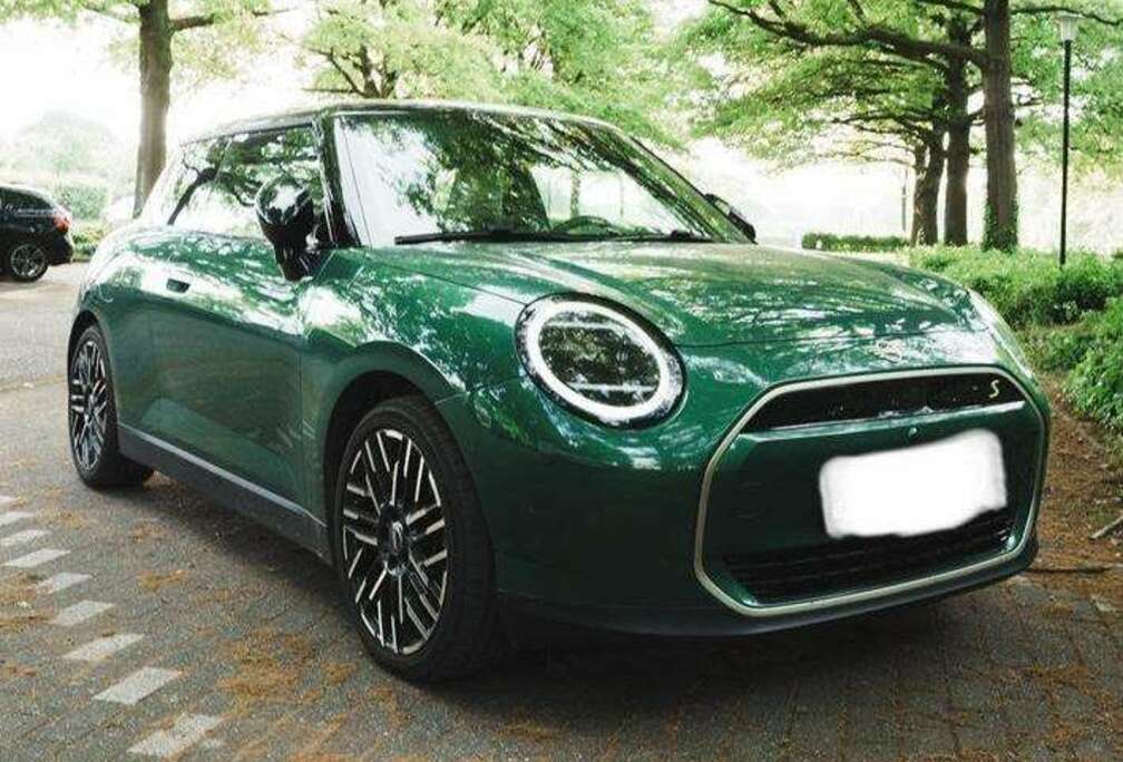 MINI Mini Cooper SE Favoured Trim