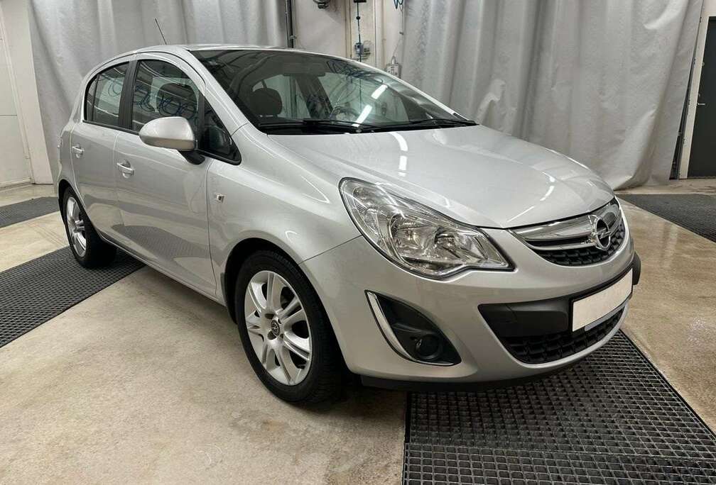 Opel 1.4i Cosmo  AUTO / ÉLÉGANCE