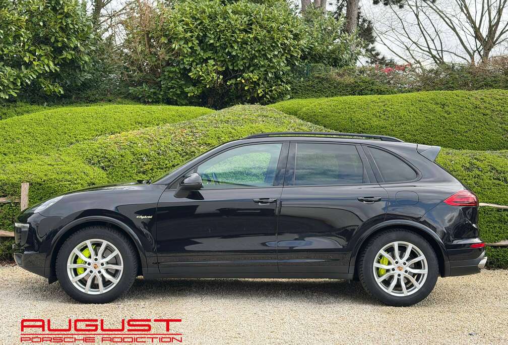 Porsche Cayenne 3.0i V6 PHEV S Platinum Edition Tiptronic S (306 kW)