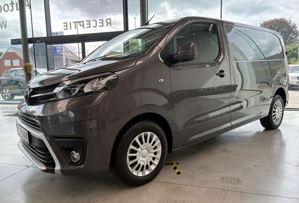 Toyota Proace 2.0 D-4D Medium Comfort / €20500+btw / 22514km