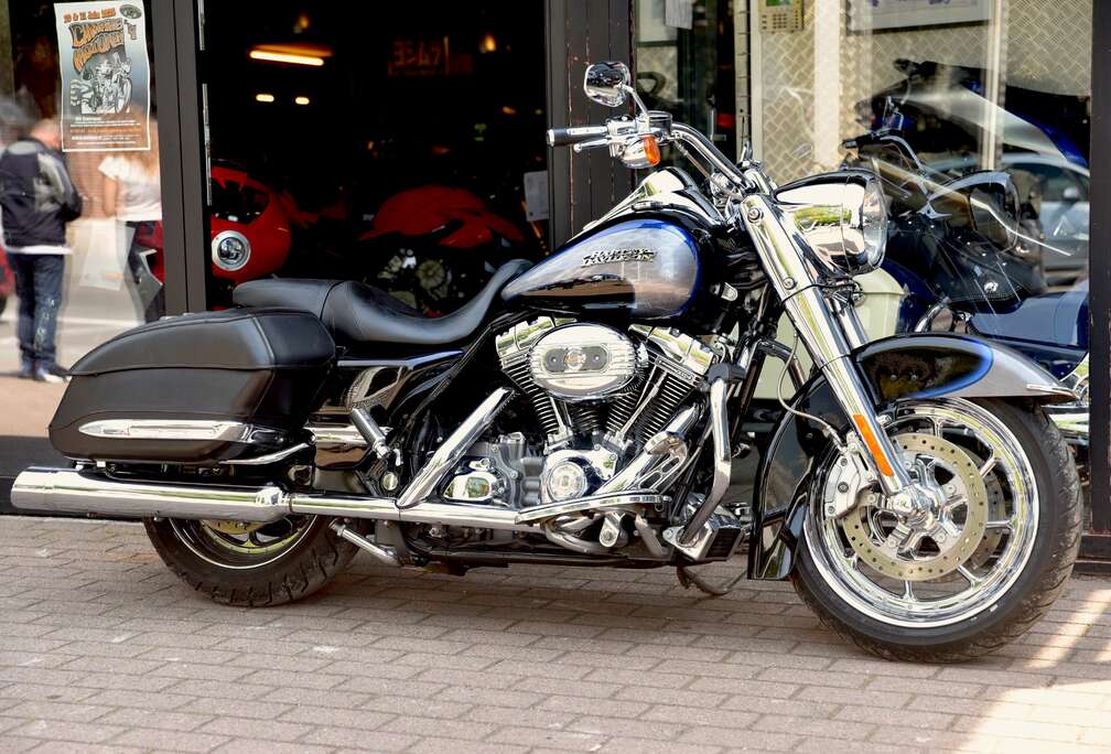 CVO SCREAMIN\' EAGLE ***MOTO VERTE***