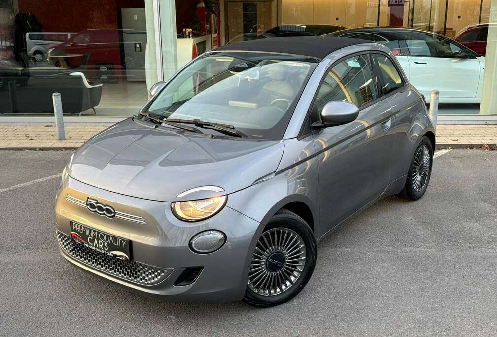 Fiat 42 kwh / ICON / CARPLAY / SENSOREN / NAVI / AIRCO