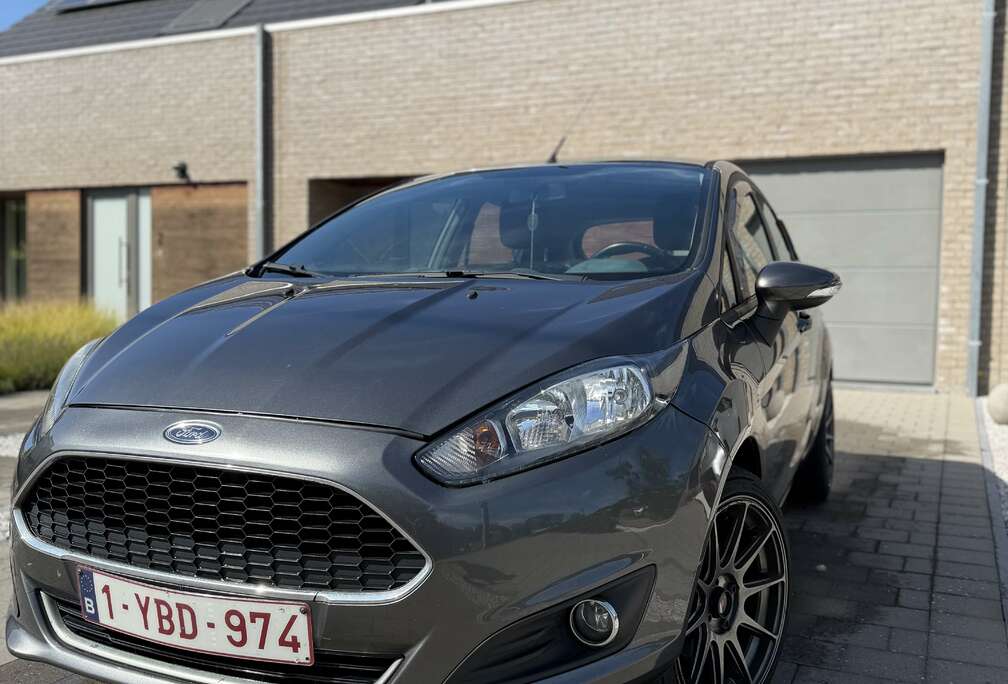Ford 1.0 EcoBoost Black & White Edition S/S