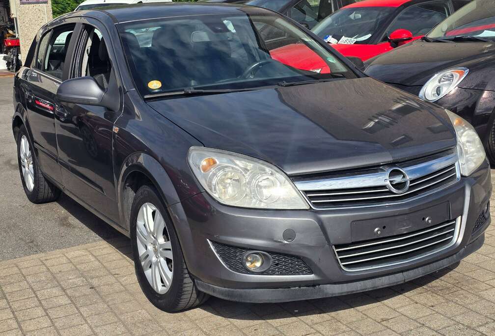 Opel Astra 1.3 CDTi ECOTEC Cosmo FEUILLE ROSE