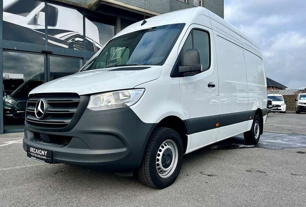 Mercedes-Benz RWD 2.0D 150PK L2H2 *Carplay*Navigatie*Camera