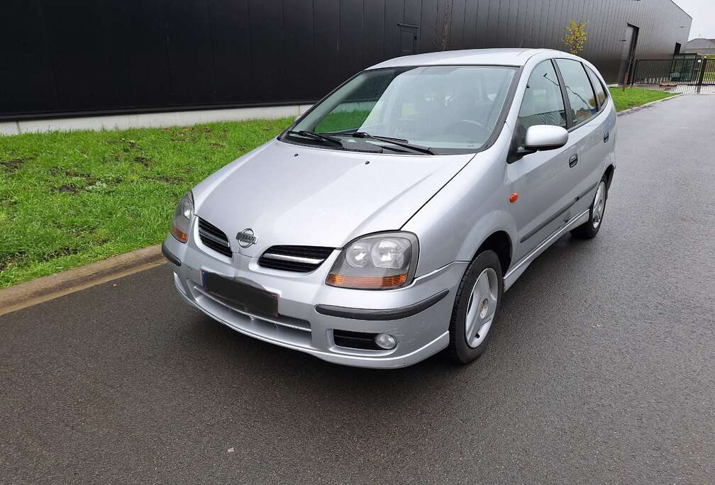 Nissan Almera Tino