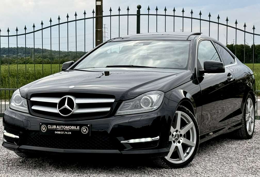 Mercedes-Benz TOIT PANORAMIQUE // CUIR // APPLE CARPLAY // SIEGES CHAUFFANTS //