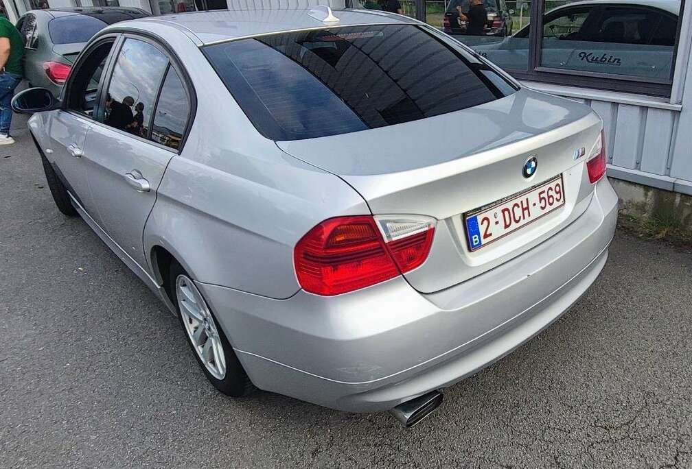 BMW 320i