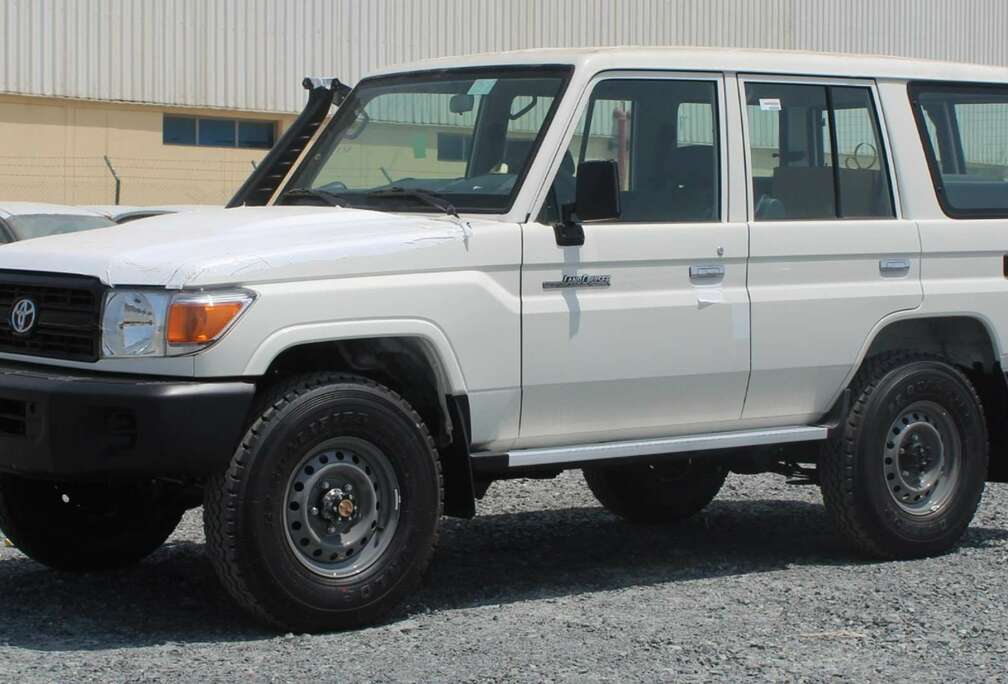 Toyota 76 STD LX 10PL 4.2 DSL 2023 *FOR EXPORT OUT OF EU*