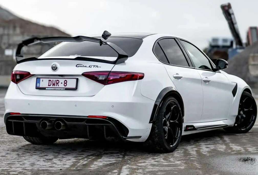 Alfa Romeo Giulia 2.9 V6 Bi-Turbo AT8 Quadrifoglio