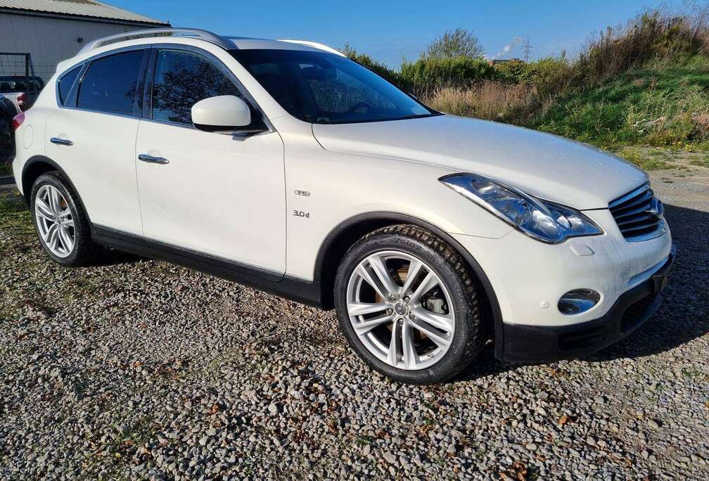 Infiniti 3.0D v6 239cv 83000km Carnet Cuir GPS Airco Jante
