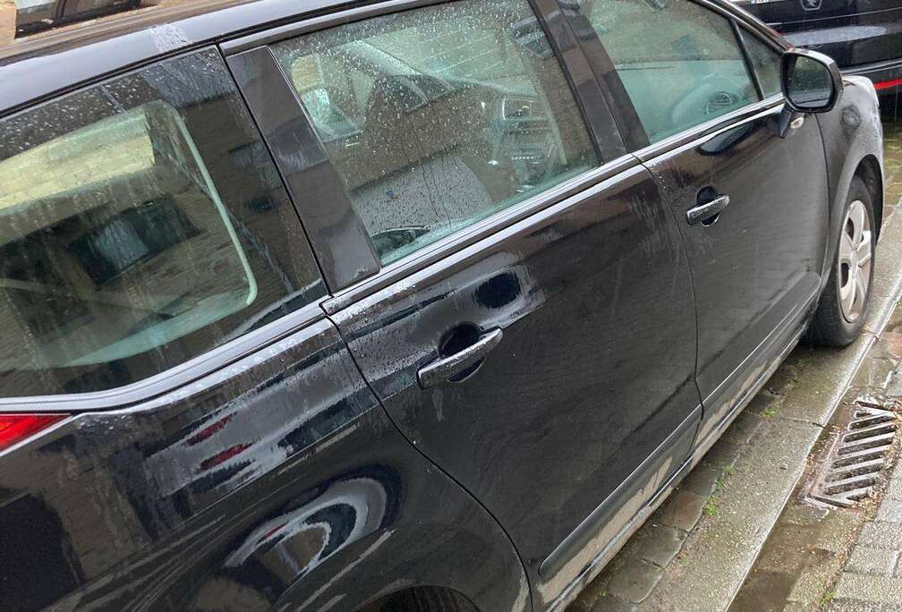 Peugeot 5008 1.6i Premium