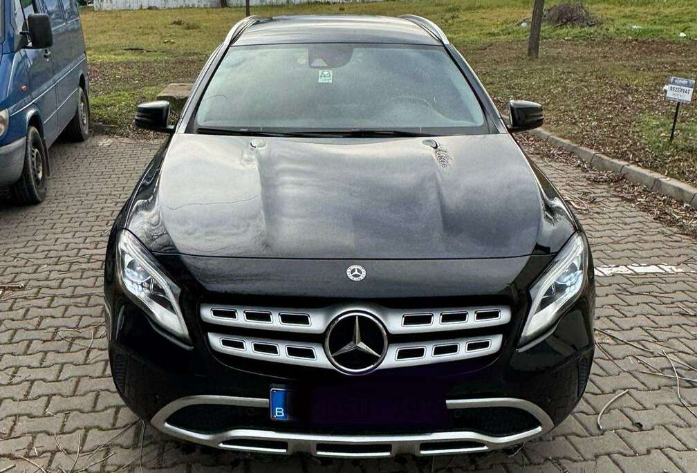 Mercedes-Benz GLA 180 7G-DCT