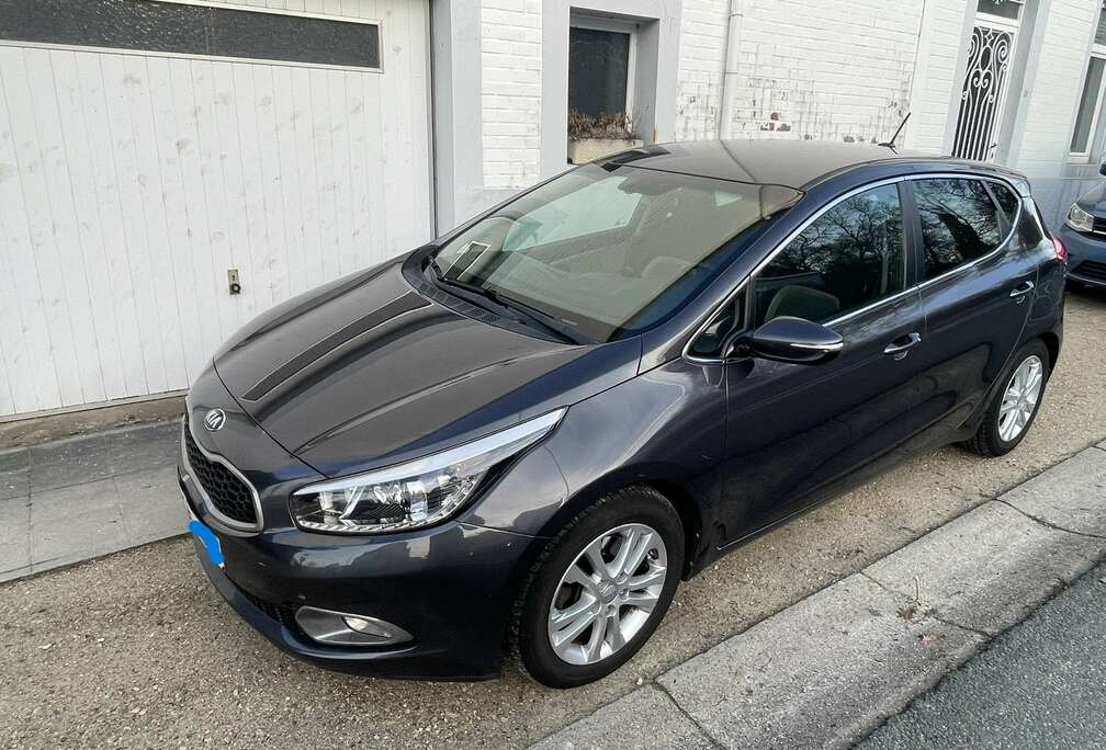 Kia Cee\'d 1.4i FIFA World Cup Edition
