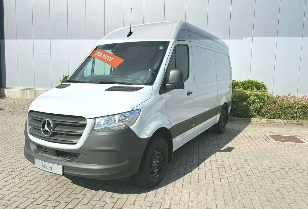 Mercedes-Benz 317 CDI Panel Van L2 RWD