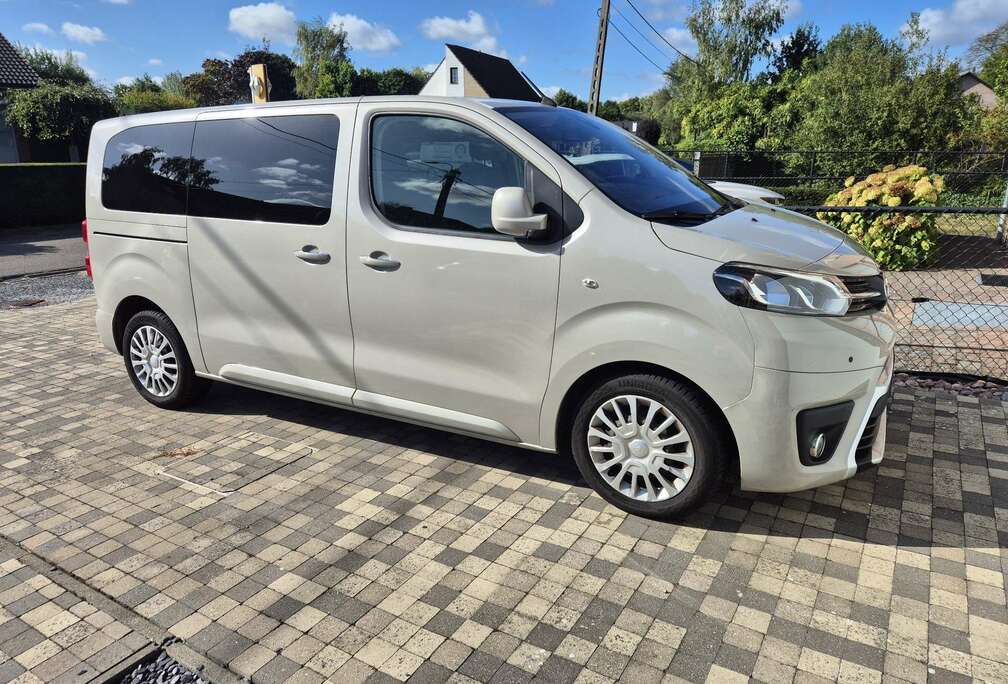 Toyota 2,0-l-D-4D (5-Si.) Autm. Verso Family Comfort comp