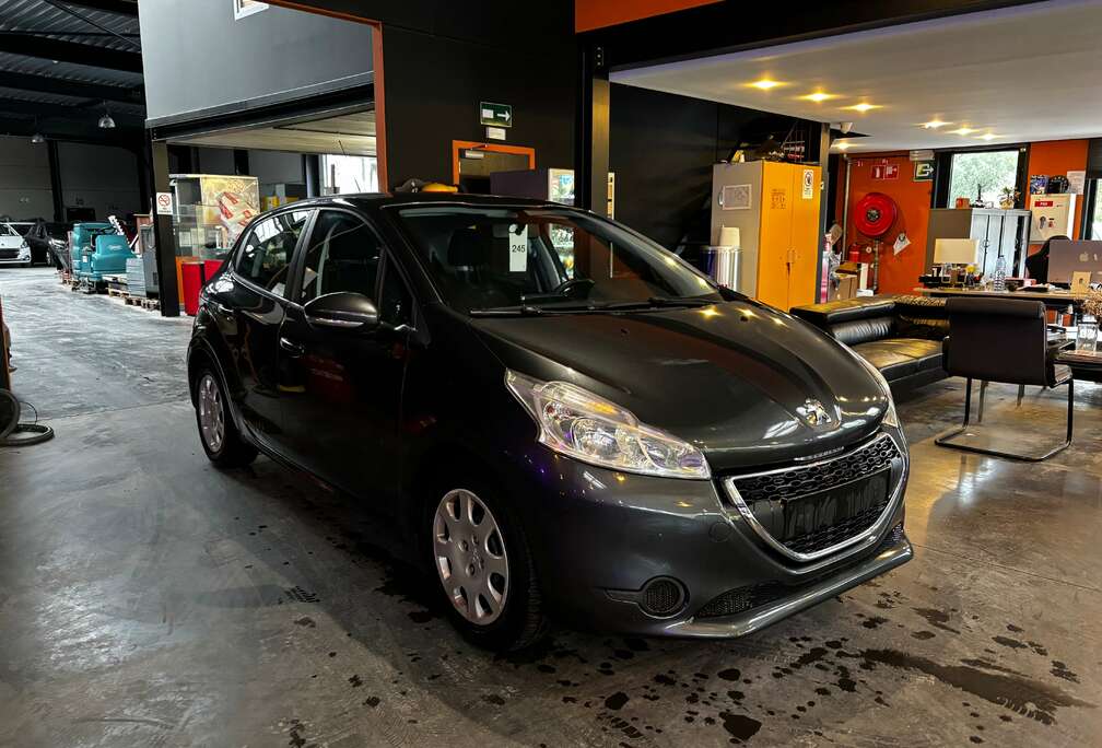 Peugeot 208 1.2i Allure / 12 Mois De Garantie