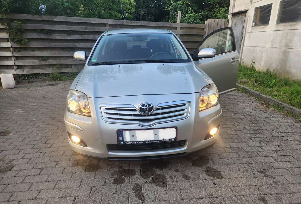 Toyota Berline 1.8 Essence