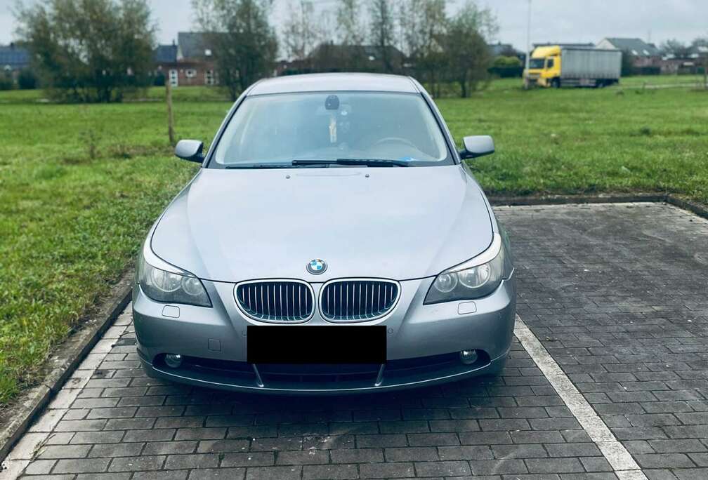 BMW 520i