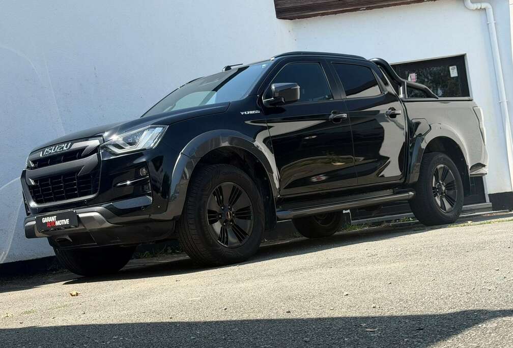 Isuzu 1.9 Turbo D 4WD *V-CROSS BLACK EDITION