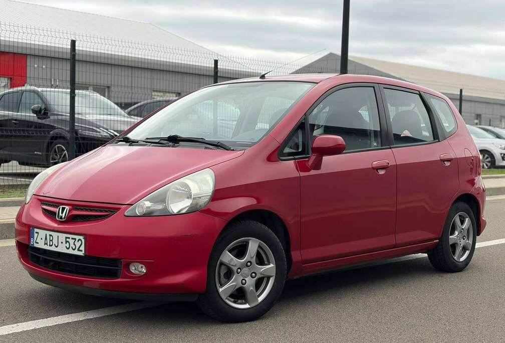 Honda HONDA JAZZ 1.4i – ESSENCE – 83 CH – 2008 – 77.000 KM – 1ER PROPRIÉTAIRE