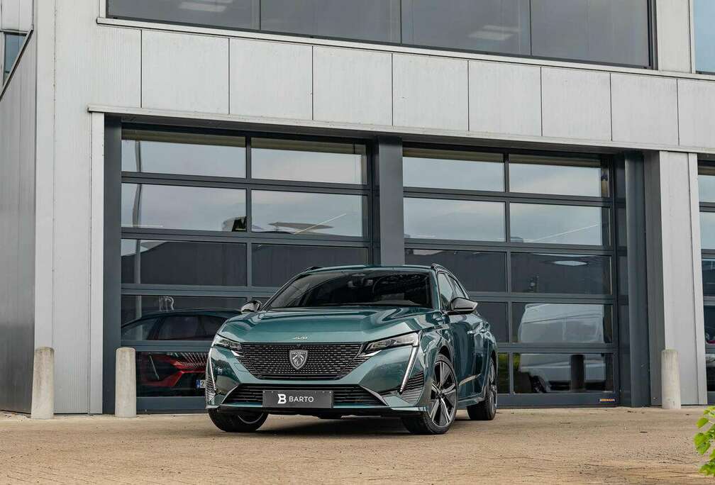 Peugeot SW  GT  130PK AT  360  Massage  Alcantara...